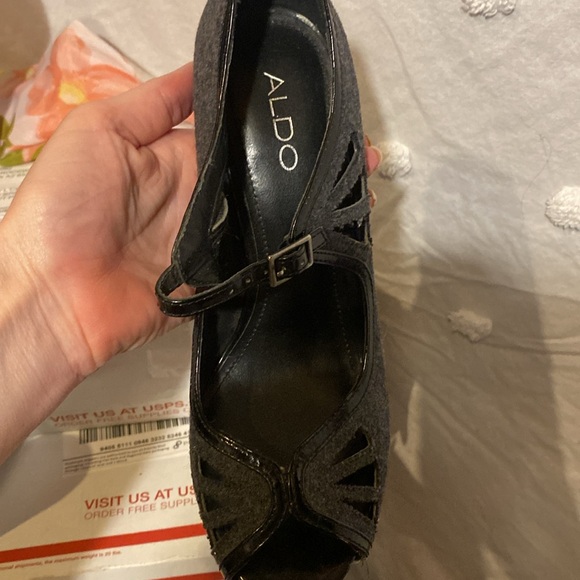 Also Grey Black size 7 1/2 Heels - Picture 3 of 4